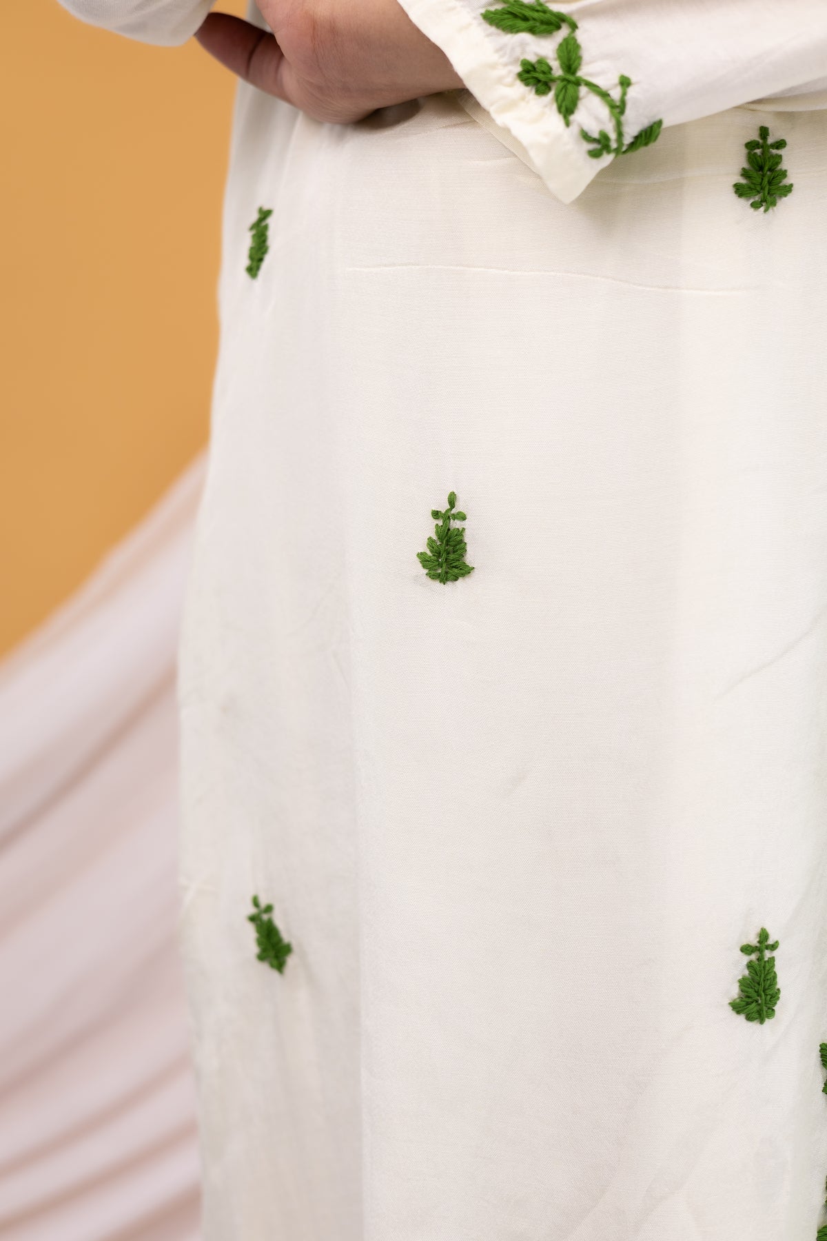 Zaira Sabz-e-Noor Natural Ivory Muslin Chikankari Kurta