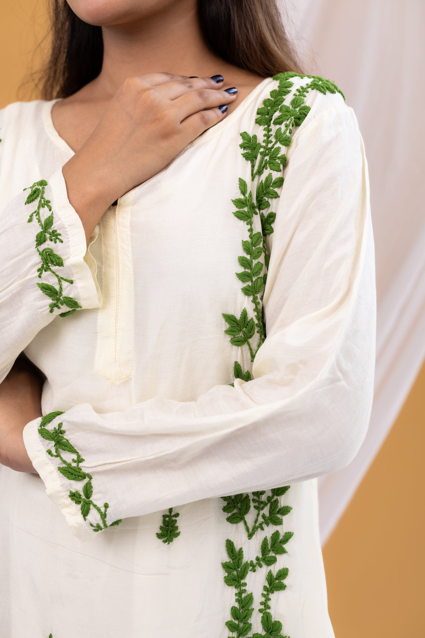 Zaira Sabz-e-Noor Natural Ivory Muslin Chikankari Kurta