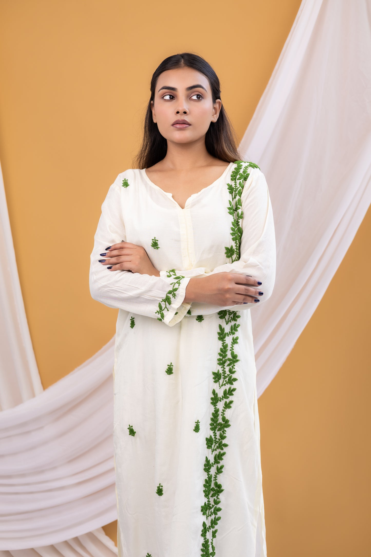 Zaira Sabz-e-Noor Natural Ivory Muslin Chikankari Kurta