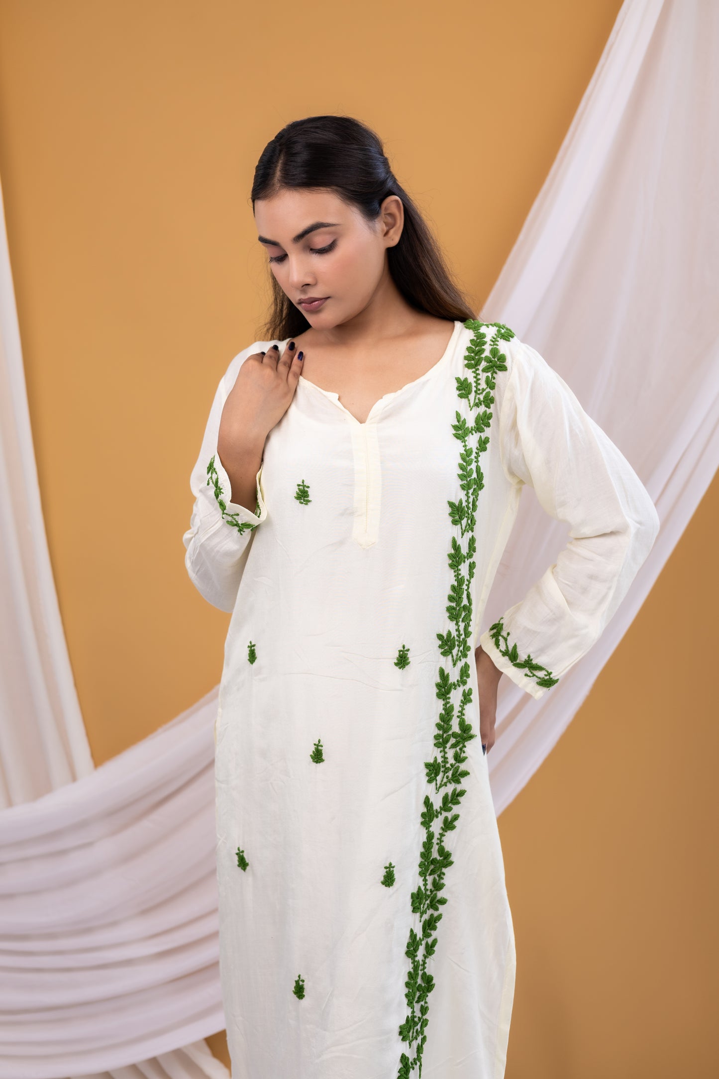 Zaira Sabz-e-Noor Natural Ivory Muslin Chikankari Kurta